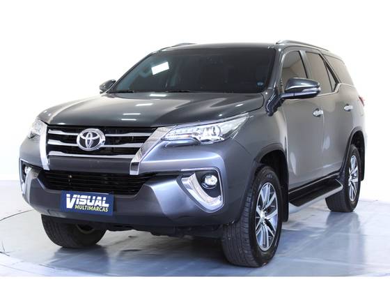 TOYOTA HILUX SW4 2.8 SRX 4X4 7 LUGARES 16V TURBO INTERCOOLER DIESEL 4P AUTOMÁTICO